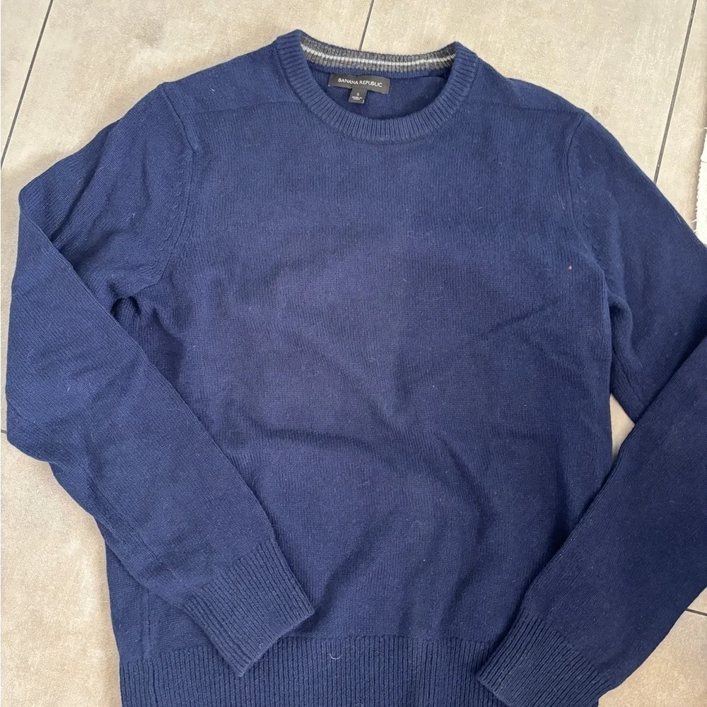 Banana Republic men’s small Navy Blue wool Crew Neck Sweater